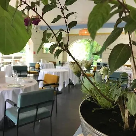 Moulin De L'abbaye Hotel 4*
