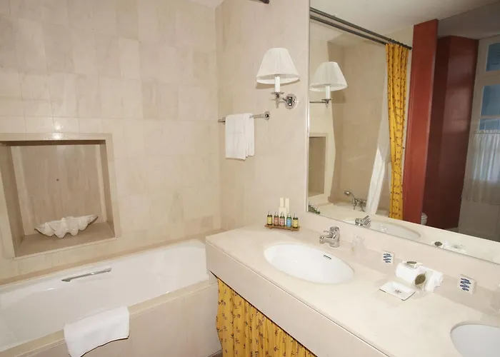 Moulin De L'abbaye - Relais Et Chateaux Brantôme